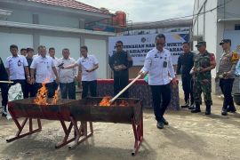 Lapas Narkotika Jambi musnahkan 56 telepon genggam hasil razia setahun