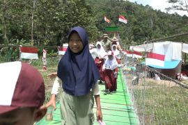 Jembatan Gantung Garuda harapan masyarakat di ujung Tanggamus