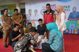 Pemerintah Aceh berikan bantuan kaki palsu untuk 98 penerima