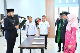 Fadly Amran Lantik Kepala Sekolah dan Pejabat, Dorong Implementasi Progul Padang Juara