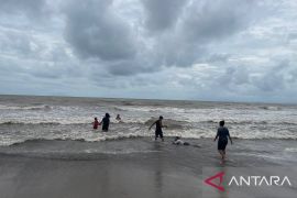 Pantai Anyer Serang jelang tahun baru terpantau sepi pengunjung