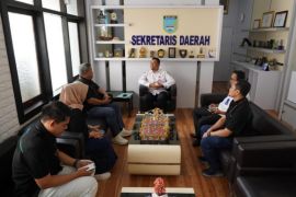 Lewat TJSL, Bank Kalsel-Pemkab Banjar bantu tangani korban banjir