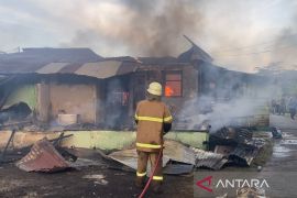 Enam asrama TNI di Pekanbaru terbakar