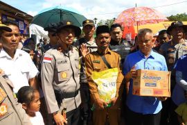 Kapolda Aceh salurkan bantuan kepada pengungsi banjir di Bener Meriah