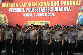 Upacara kenaikan pangkat di Polrestabes Surabaya