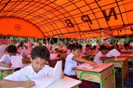 54 sekolah belum pulih, Pratikno: Aktivitas belajar gunakan tenda