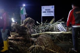 Menko PMK: Listrik di wilayah banjir Sumatera ditargetkan pulih Jumat