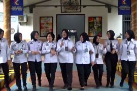 Perempuan yang bertugas di tengah warga binaan laki-laki Lapas Porong
