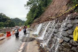 Kembali dibuka, jalur Lembah Anai diuji coba dalam dua sesi