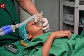 Korban banjir Aceh jalani operasi darurat di KRI dr Soeharso