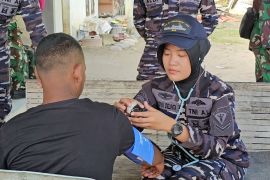 KRI dr Soeharso gelar pengobatan gratis bagi warga pesisir Aceh Utara