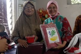 Pemkot Pangkalpinang salurkan bantuan bagi warga terdampak banjir rob