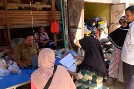 Posko Disdukcapil bantu adminduk warga korban banjir di Padang