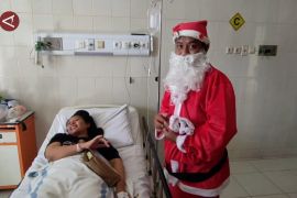 Sinterklas beri kejutan kado Natal untuk pasien Rumah Sakit