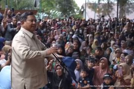 Kunjungi posko pengungsi Bener Meriah, Prabowo janji ganti rumah warga