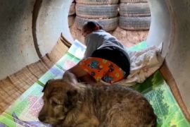 Warga berlindung di bunker saat pertempuran Thailand-Kamboja pecah