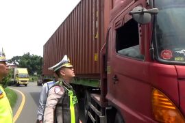 Polda Jatim awasi angkutan barang selama Nataru