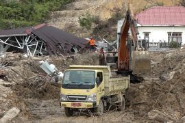 Tapteng butuh puluhan alat berat untuk buka akses daerah terisolir