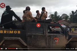 Rantis Brimob Polda Sumut jadi andalan anak bersekolah di Tapsel - VIDEO