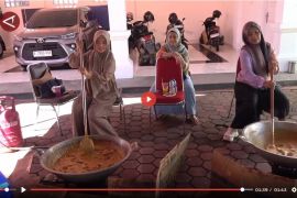 Sumbar sumbang dua ton rendang bagi korban bencana alam di Sumatera - VIDEO