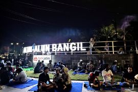 Sambut 2026, warga Pasuruan nikmati mini konser hingga ngaji