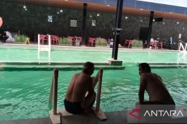 Ribuan pengunjung padati kawasan wisata pemandian air panas Sari Ater Subang