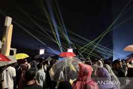 Cuaca buruk, ribuan drone gagal mengudara di Ancol