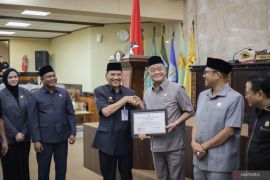 Ketua DPRD Kalsel sentil anggota dewan yang terlambat datang