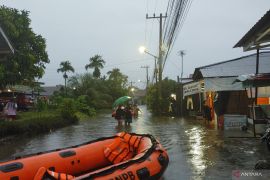 Ratusan warga Tunggul Hitam Padang dievakuasi akibat banjir