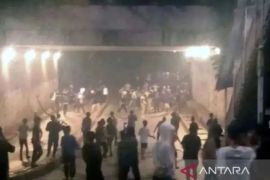 Polisi gunakan gas air mata untuk bubarkan tawuran di Manggarai