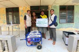 FKIJK NTB dan MIM Foundation salurkan genset bagi penyintas banjir di Aceh
