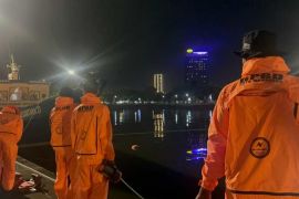 Lima nelayan terombang-ambing di laut setelah mesin kapal mati