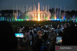 Konser jadi magnet utama pengunjung TMII saat malam Tahun Baru 2026