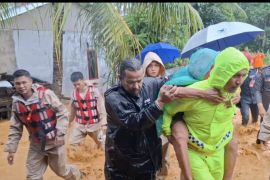 Polresta Padang terjunkan personel tangani banjir di Pasar Lalang