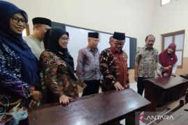 Mendikdasmen: Pemerintah menambah papan interaktif untuk setiap sekolah