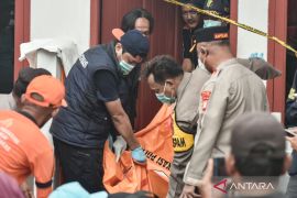 Tiga jasad yang ditemukan di Warakas dikirim ke RS Polri