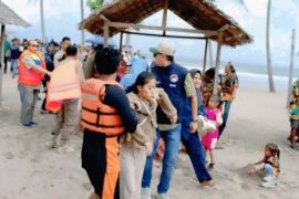 Wisatawan diimbau waspada saat beraktivitas di Danau Ranau