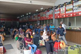 Penumpang Terminal Kalideres tembus 1.251 orang