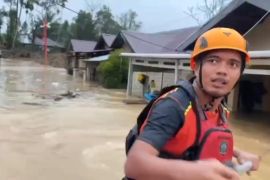 SAR Padang kerahkan personel evakuasi warga terjebak banjir