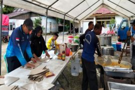 Pemkab Banjar bagikan ribuan nasi bungkus ke warga terdampak banjir
