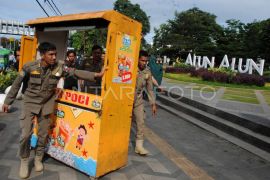 Aksi bebersih dan penertiban PKL di Alun Alun Kota Bogor