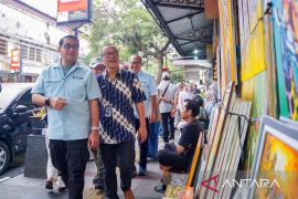Menteri Ekraf kunjungi Cihapit hingga Braga, perkuat ekraf Kota Bandung