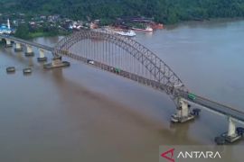 Sebulan terakhir, Jembatan Mahakam Ulu Kaltim ditabrak tongkang 2 kali