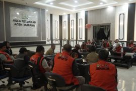 Bupati Lutim salurkan bantuan ke Aceh Tamiang