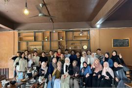 Komunitas The Speakers\' Room cara seru latihan Bahasa Inggris pekerja di Batam