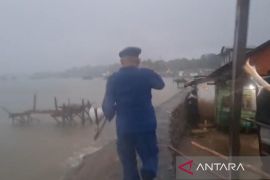 Polres Bangka Barat imbau warga pesisir waspadai cuaca ekstrem