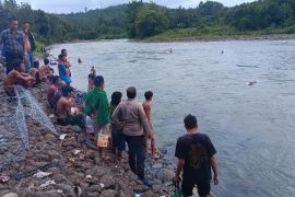 Bermula mandi, serorang pria  tenggelam di Sungai Ogan