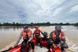 Basarnas Palangka Raya cari pria hanyut di Sungai Kahayan