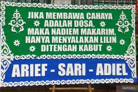 Karangan bunga warnai sidang perdana kasus Nadiem Makarim