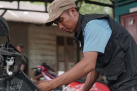 Dompet Dhuafa hadirkan layanan servis motor gratis bagi penyintas banjir di Tapanuli Tengah
